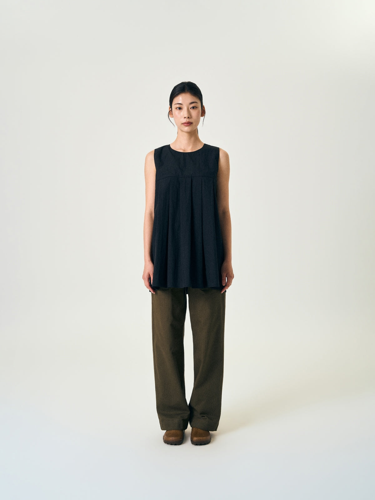 Pleats Sleeveless Top (Black)