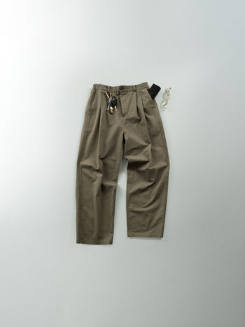 City Worker Pin-tuck Trouser (Khaki Gray)