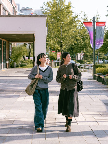 Loose Fit Pin-tuck Denim Pants - Mid Indigo | A1 (M)