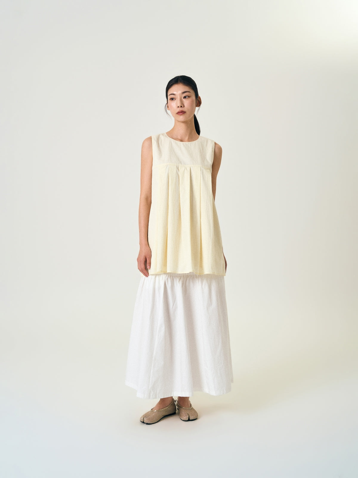 Pleats Sleeveless Top (Black)