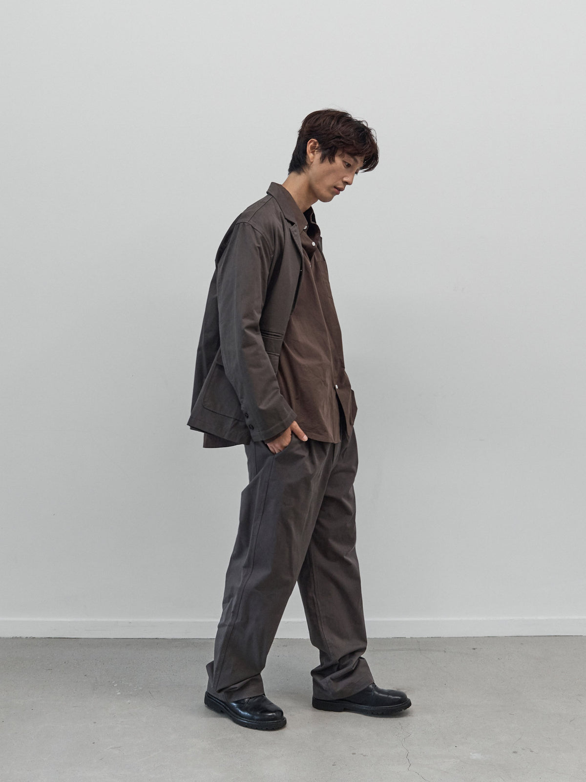 City Worker Pin-tuck Trouser (Ash Brown)