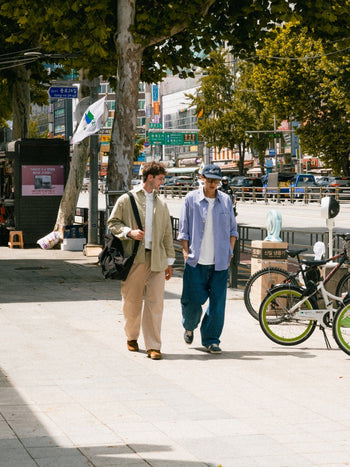 Loose Fit Pin-tuck Denim Pants (Mid Indigo)