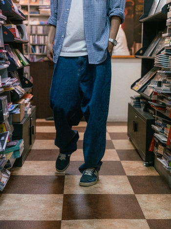 Loose Fit Pin-tuck Denim Pants - Mid Indigo | A3 (XL)