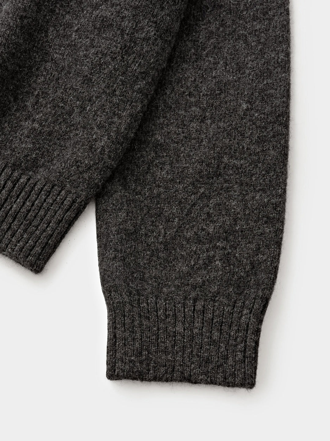 Shaggy Dog Round Knit (Charcoal)